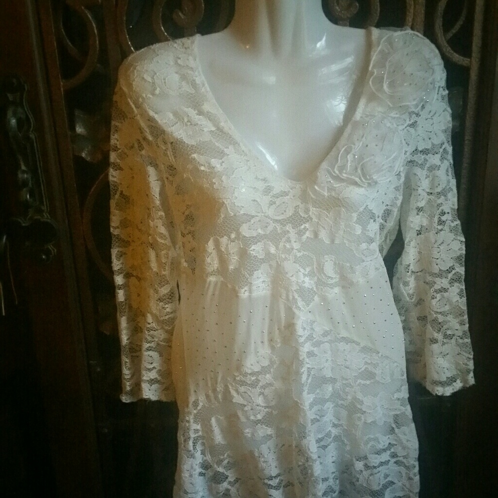 Cream lace tunic in new condition